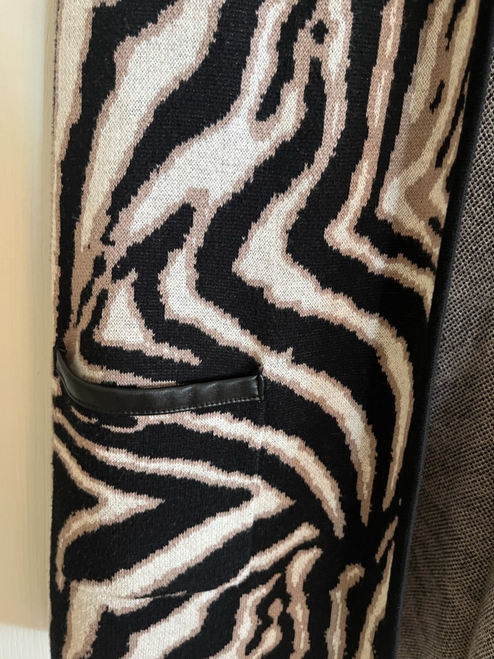 Chico's Black & Cream Zebra-Print Sleeveless Open Front Vest - Picture 3 of 3